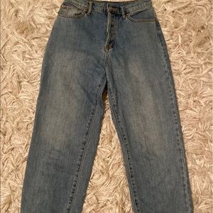 BDG High-Waisted Mom Jean - Light Wash